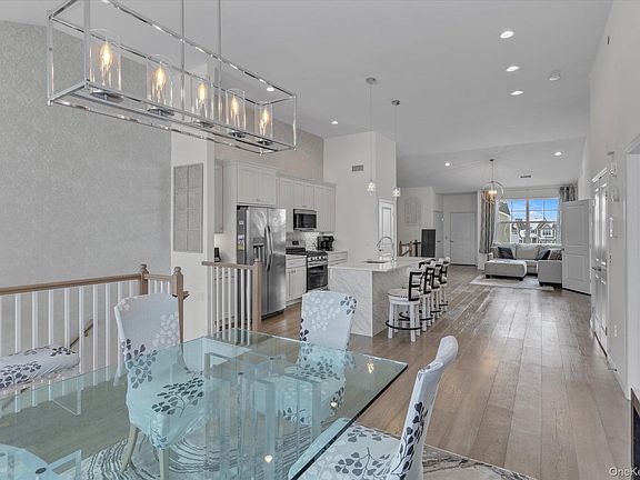 3rd image of 278 Silver Timber Drive
