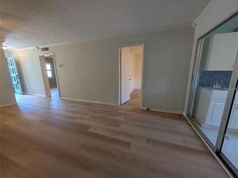 13850 Oakwood Ln — Photo 2