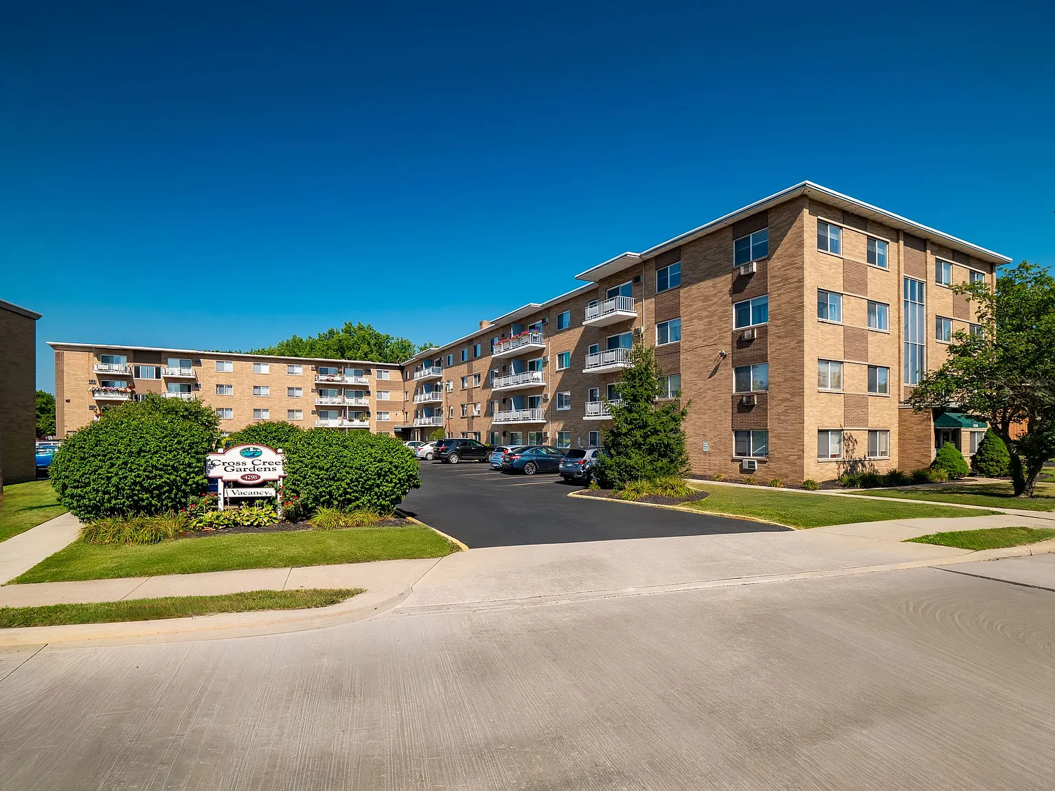 Cross Creek Apartments — Photo 4