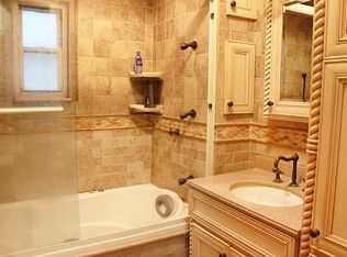385 Victory Blvd, Staten Island, NY 10301