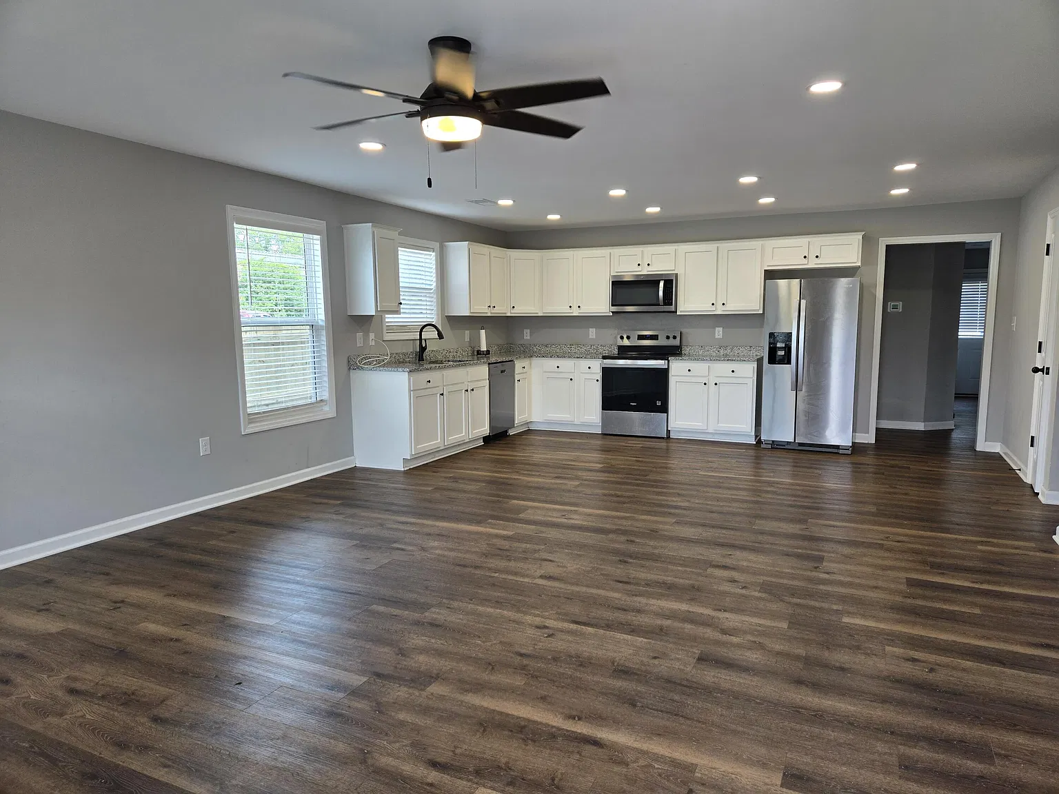 3 bed, 2.0 bath, 1764 sqft, $2,000 — Photo 2