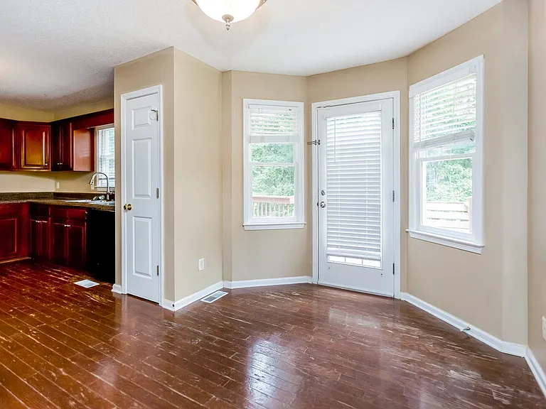 815 Tynsdale Dr — Photo 8