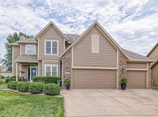 2313 SW Crown Dr, Lees Summit, MO 64082