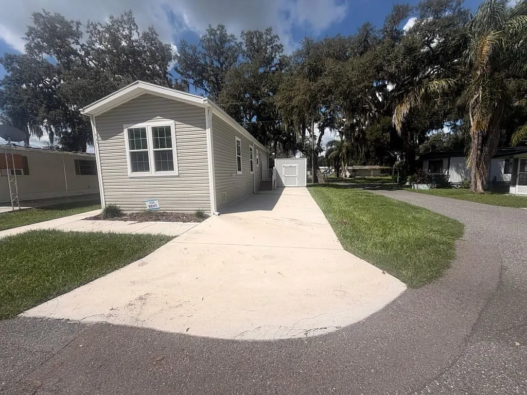2 bed, 1.0 bath, 652 sqft, $999 — Photo 2