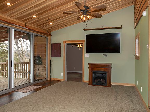 3rd image of 1060 S Lakeshore Dr