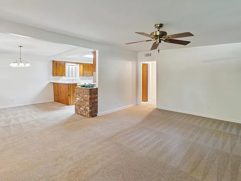 203 Tanglewood Rd — Photo 12