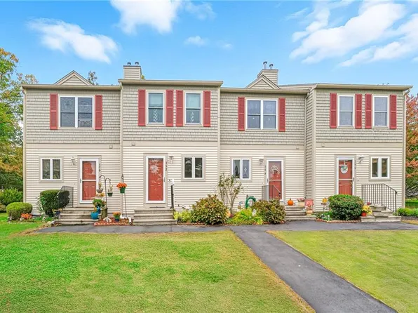 152 Fairway Dr, Coventry, RI 02816