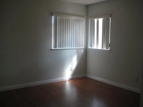 562 Athens St — Photo 9