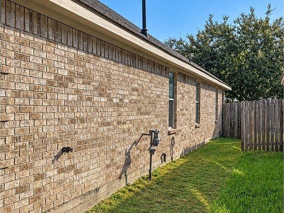 4th image of 14011 Chelseahurst Ln