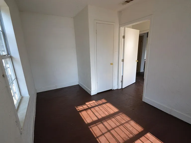 1126 S Peachtree Rd — Photo 7