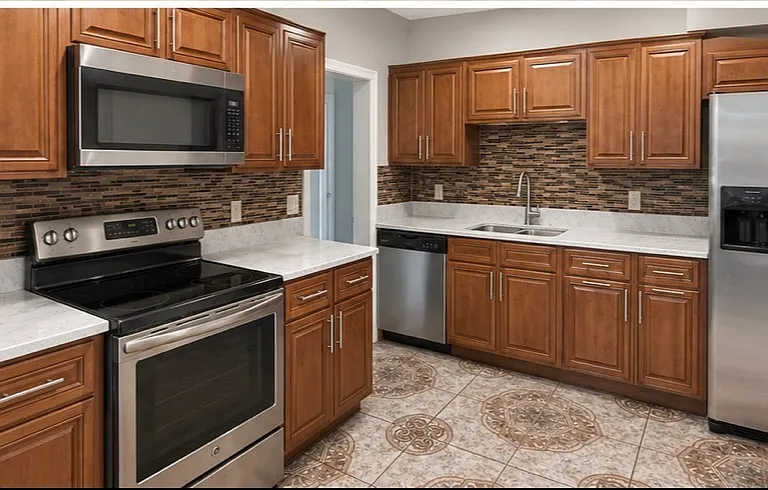 15111 Woodlawn Ave — Photo 3