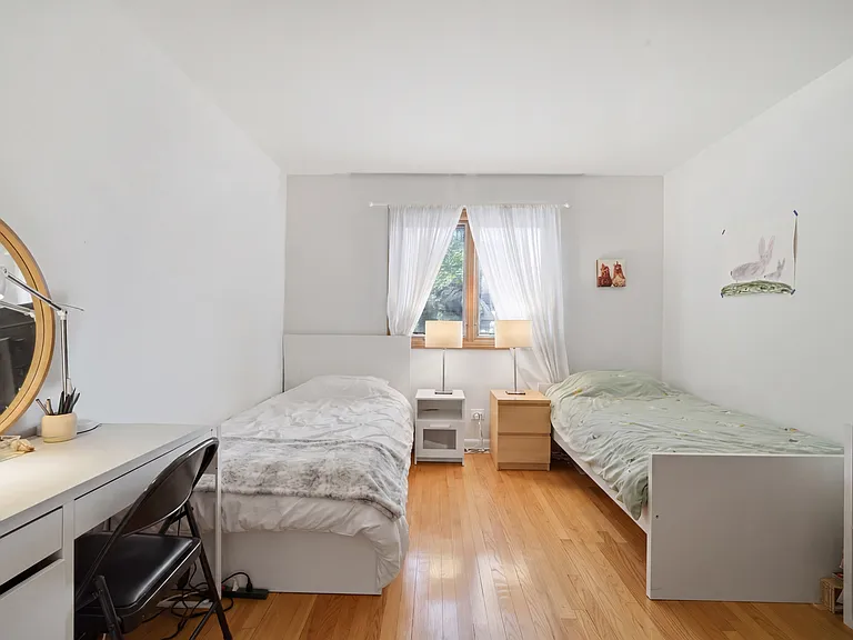 1322 Brook Ln — Photo 7