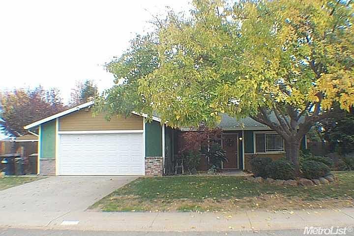 1st image of 3831 Thornhill Dr