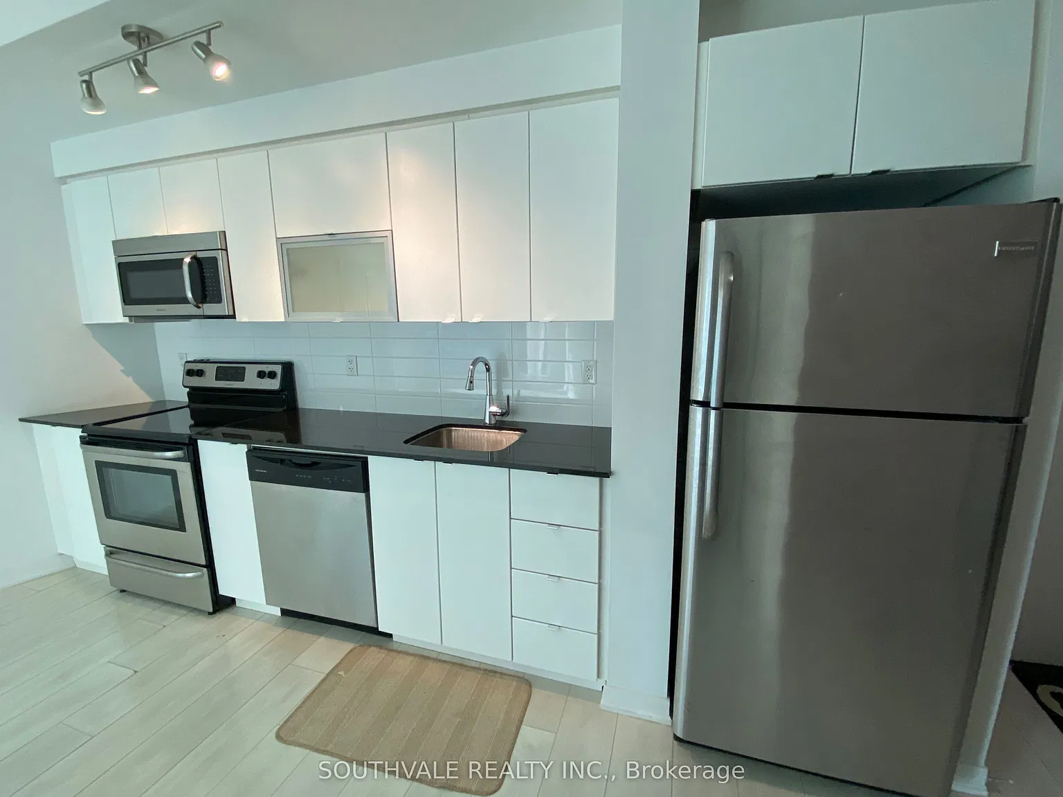 150 E Liberty St — Photo 2