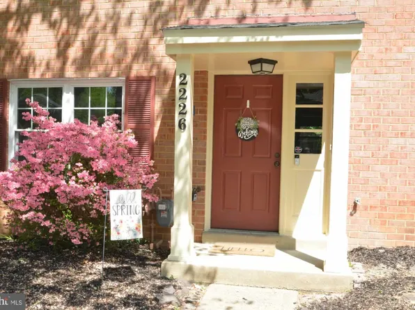 2226 Gunsmith Sq, Reston, VA 20191