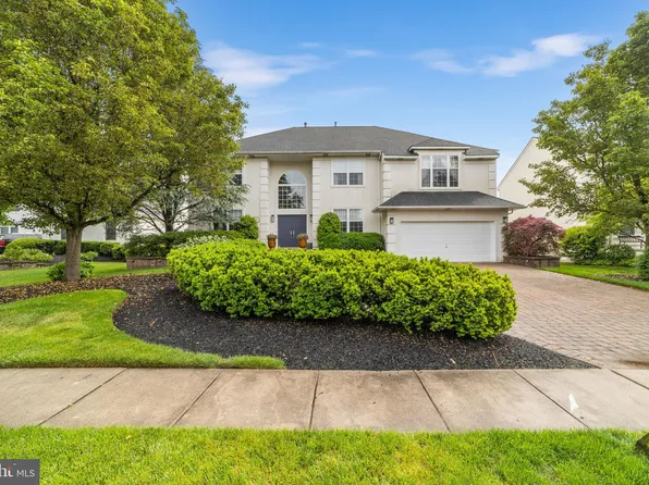 14 Cameo Dr, Cherry Hill, NJ 08003