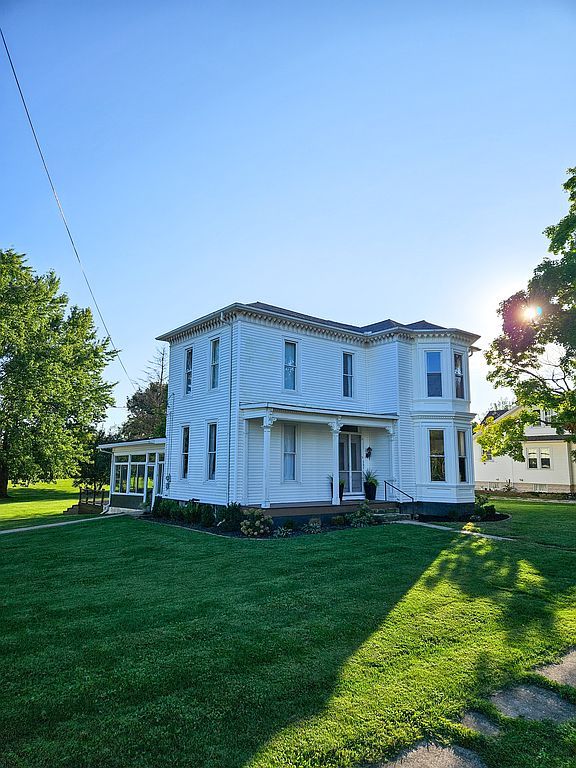 307 W Main St - Property Image