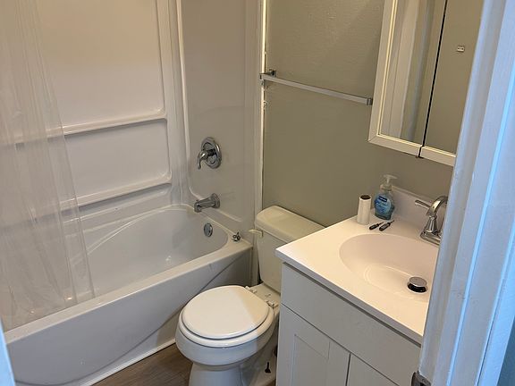 2nd image of 809 Williams St