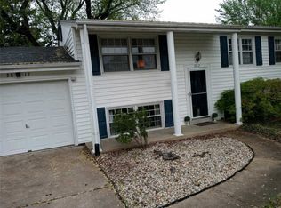 2812 Laurel View Ln, Maryland Heights, MO 63043