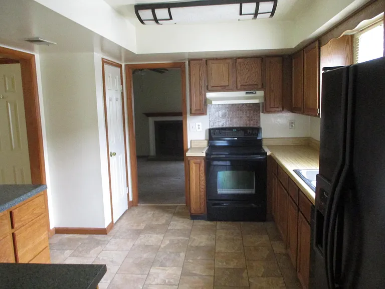 933 Fairborn Cir — Photo 10