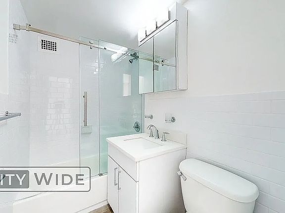 5th image of 145 E 16th St APT 8P