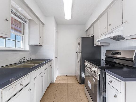 3rd image of 600 W Olive St