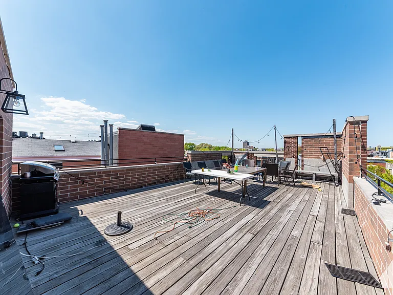 1133 W Addison St #3 — Photo 22