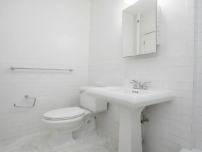 344 E 55th St #2C — Photo 4