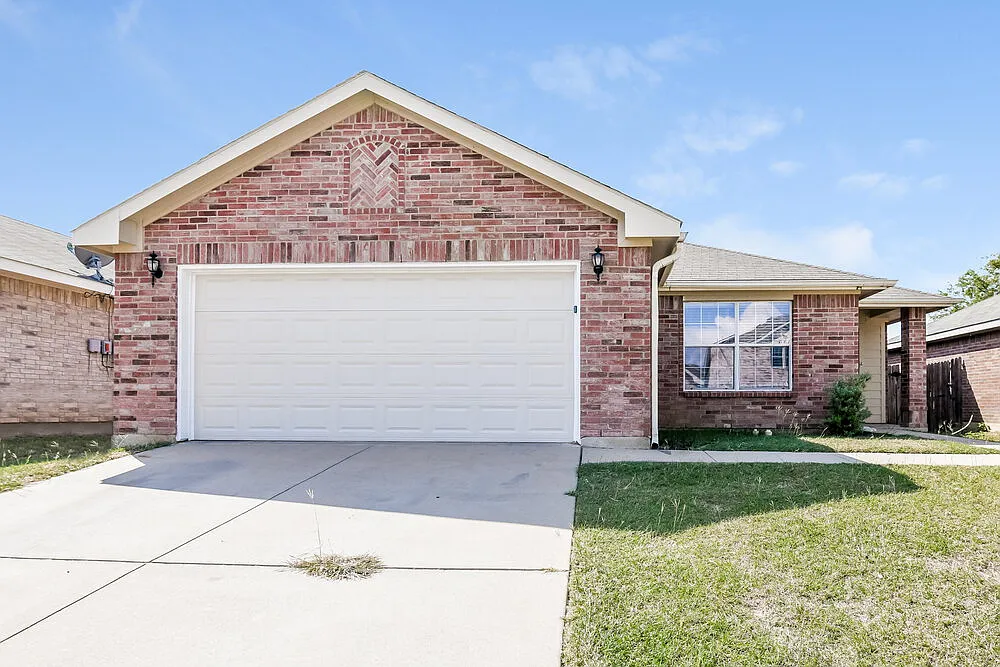 3 bed, 2.0 bath, 1521 sqft, $1,995 — Photo 1