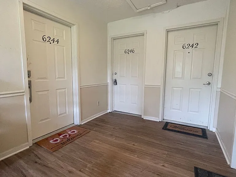 6246 Rosecroft Dr — Photo 2