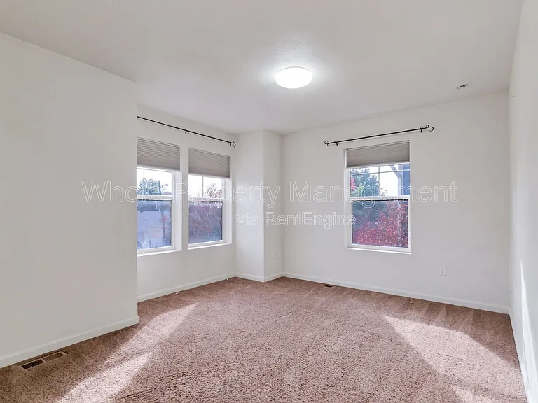 1577 Chase St — Photo 10