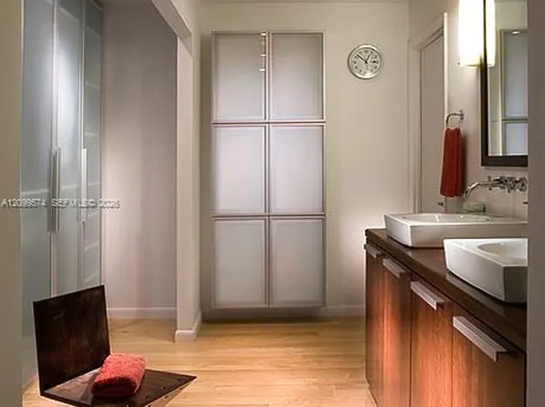 1450 Brickell Bay Dr APT 1215, Miami, FL 33131