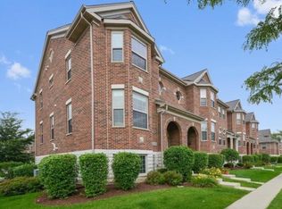 27W747 N Meadowview Dr, Winfield, IL 60190