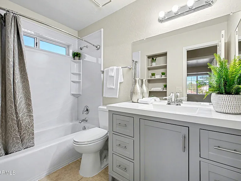 3611 E Windmere Dr — Photo 4