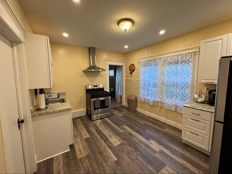 19 Dismonda St #2 — Photo 3