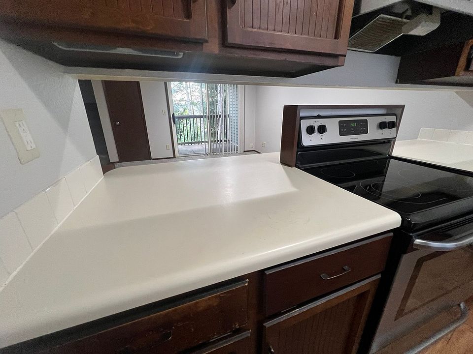 1st image of 3222 Lincoln Way #10