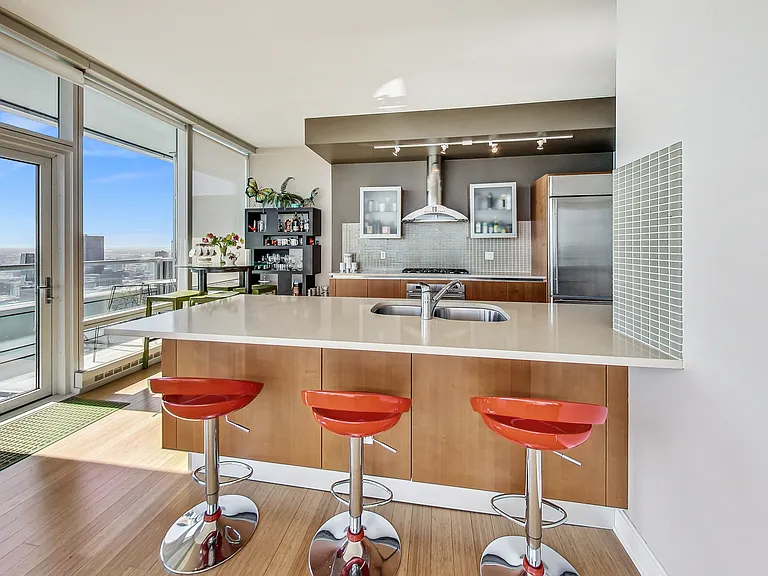 340 E Randolph St #4901 — Photo 11