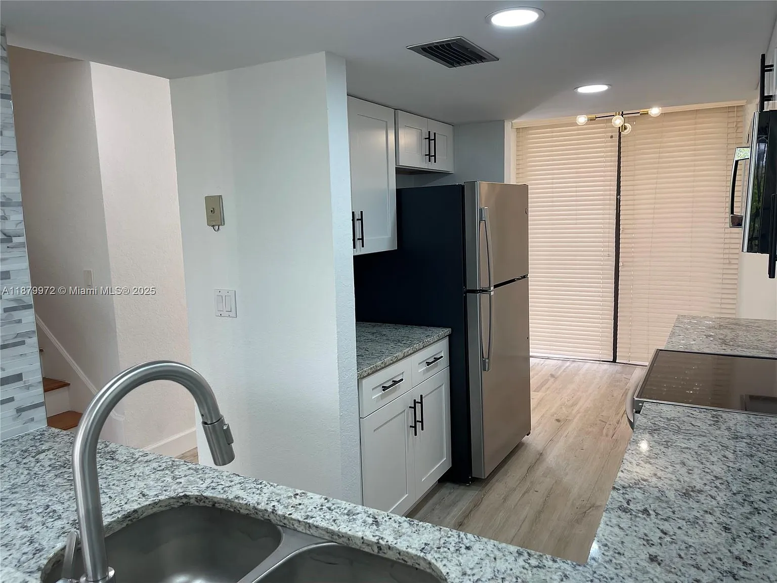 2 bed, 2.5 bath, 1400 sqft, $2,600 — Photo 3