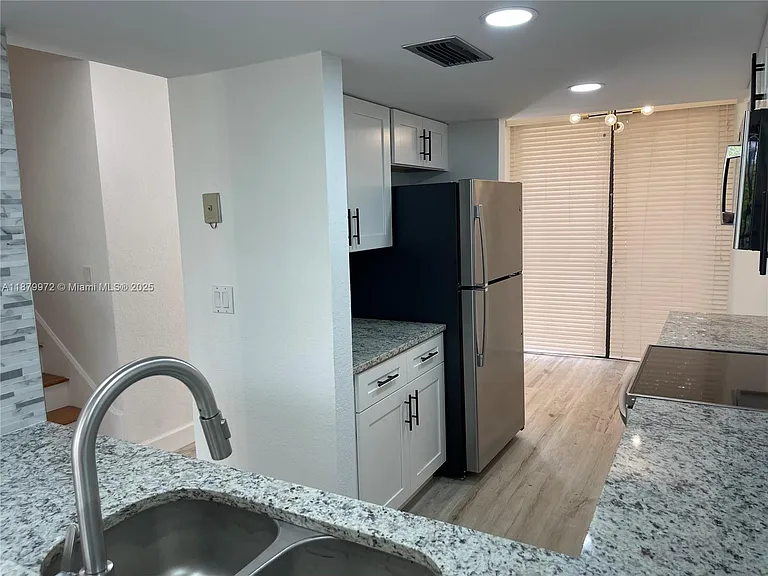 2961 SW 87th Ave — Photo 3