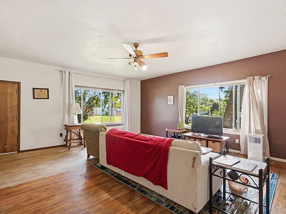3rd image of 324 W Ross Ave
