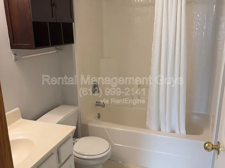 1013 Newport Ave — Photo 9