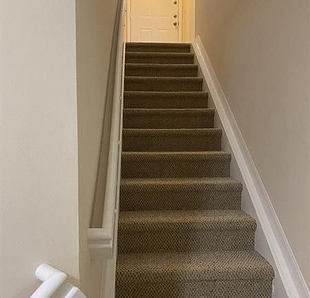 5th image of 100 Crestwood Ct #103