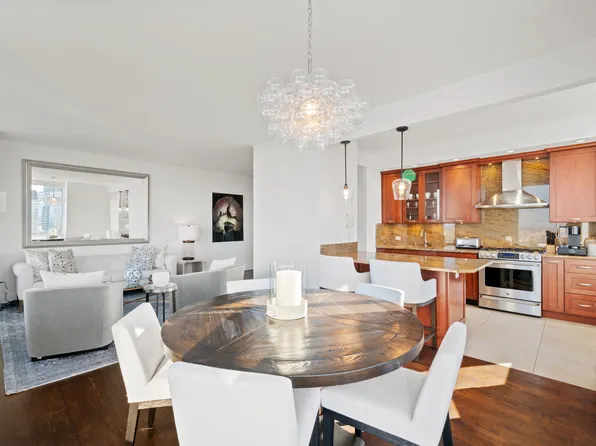 200 Riverside Boulevard image 9 of 29