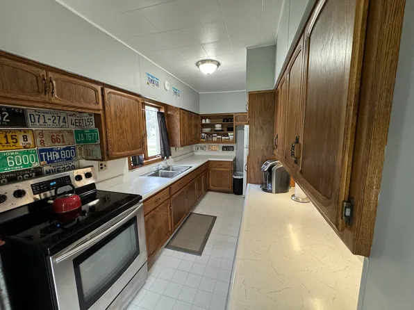 209 Blaine St, Ledyard, IA 50556