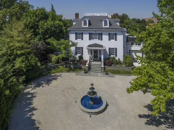 24-20 Little Neck Boulevard image 1 of 18