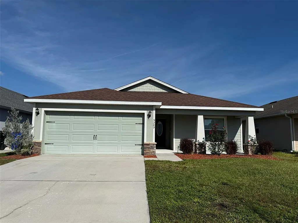 4 bed, 2.0 bath, 1749 sqft, $2,400 — Photo 2
