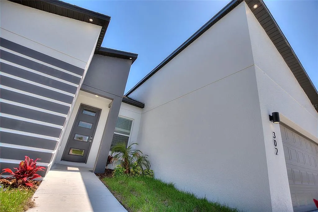 4 bed, 2.0 bath, 1670 sqft, $1,990 — Photo 3