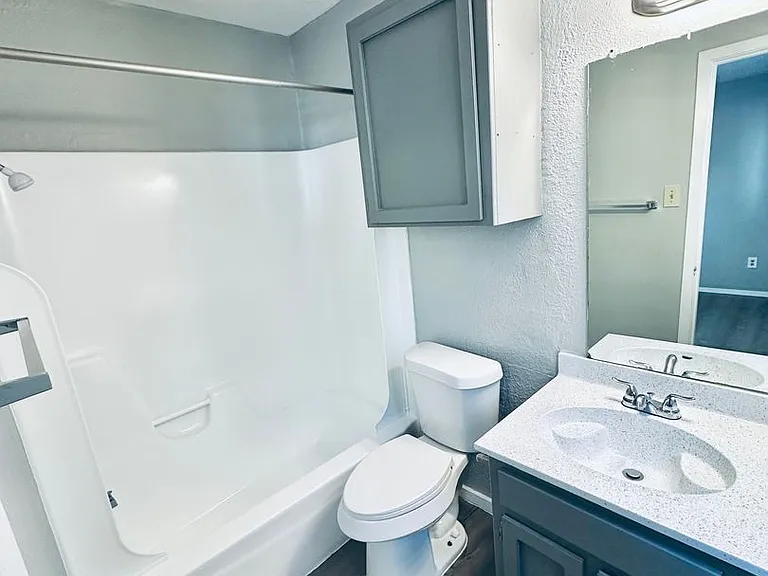 Awesome open Studio Apartments Close to Downtown — Photo 36