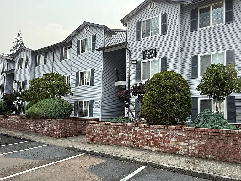 Alder Crossing Apartments — Photo 3