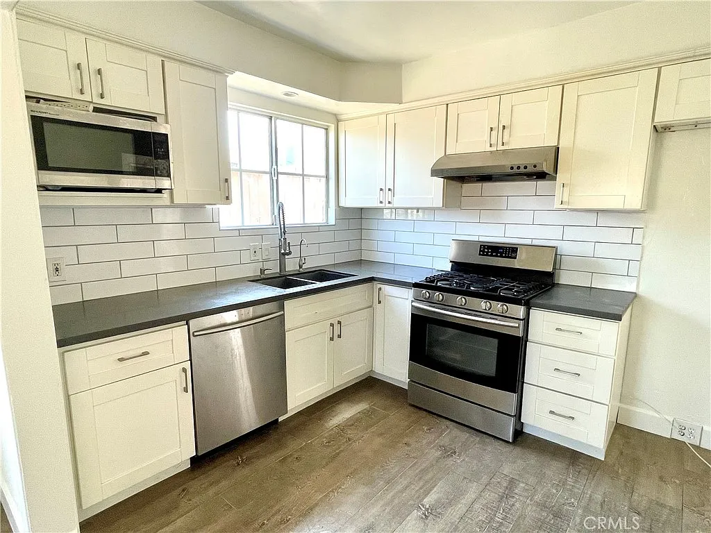3 bed, 967 sqft, $3,600 — Photo 4